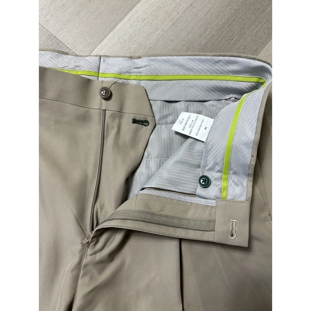 Louis Raphael Beige Golf Shorts Men's Size 34‎ Pleated Polyester NWOT